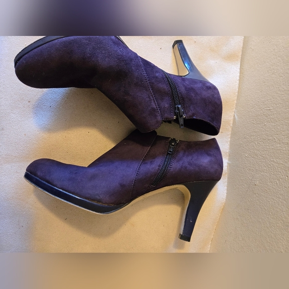 Anne Klein Women's  Shoes Suede  Purple  Zip Up Ankle Boots With flower Size 10M - Picture 13 of 15